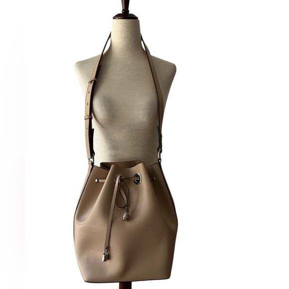 Zara Faux Leather Bucket Crossbody Cream/Beige Elegant Tan Bucket Bag - Picture 2 of 12